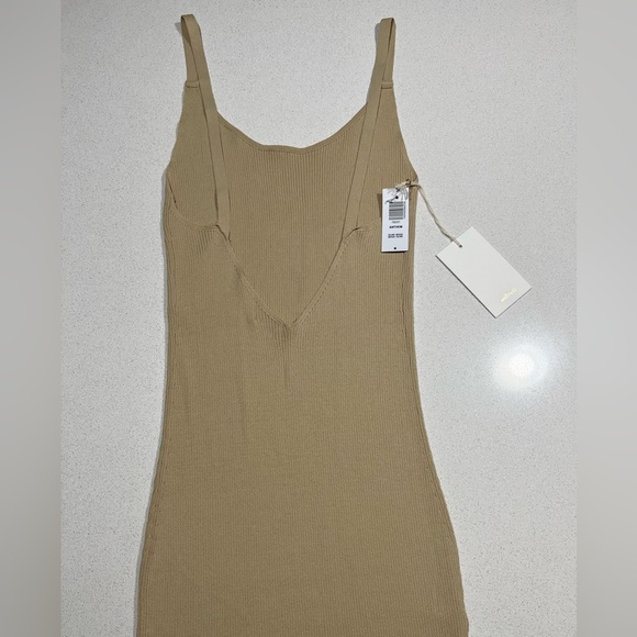 NWT Aritzia - Wilfred Anthem Dress in Tan - Picture 4 of 8